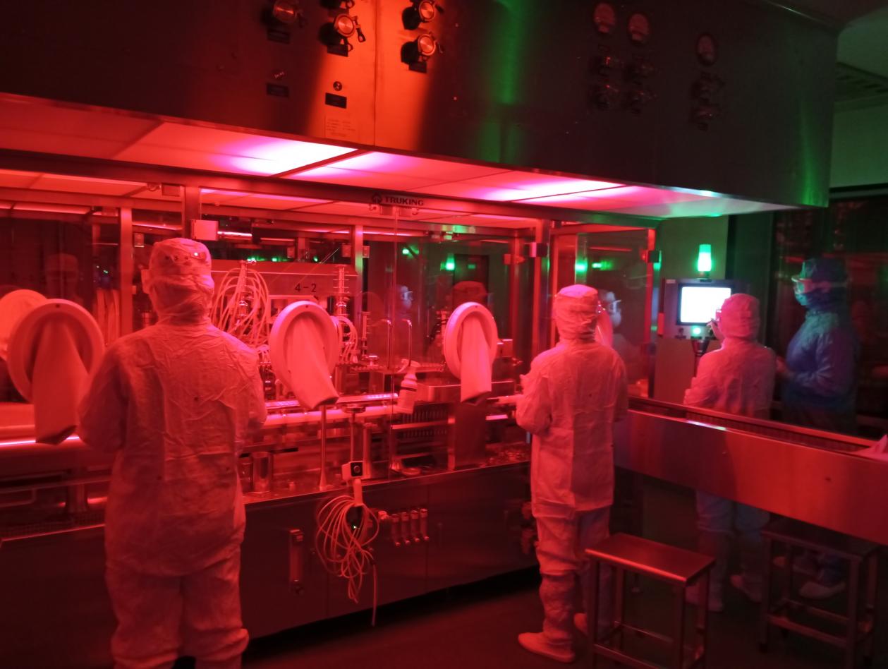 红灯下生产图片.jpg 红灯下生产图片.jpg